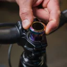 OneUp EDC V2 headlock rendszerű szerszám tartó, oil slick