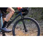 Giant Revolt X 1 Cold Night (2023) éjkék férfi  Gravel kerékpár