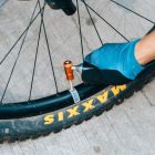 Granite Suture Aero tubeless defektjavító készlet CO₂-vel narancs színű