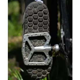 WOLF TOOTH pedálok RIPSAW ezüst
